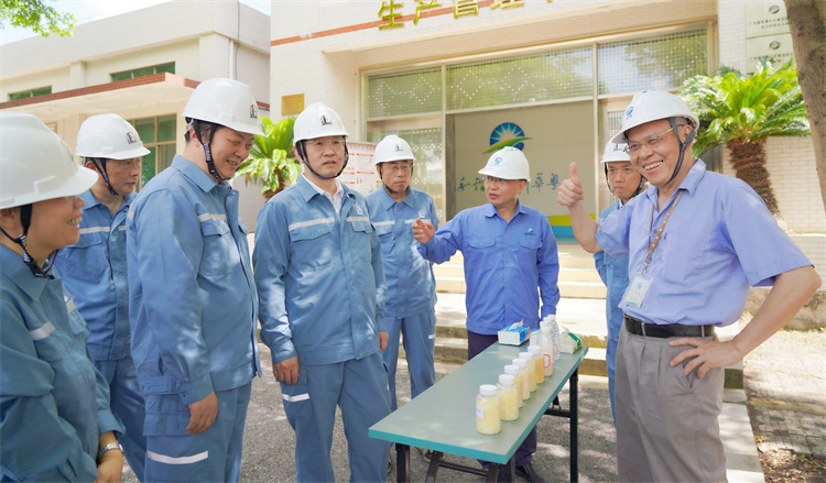 中石化黨組成員副總經(jīng)理萬濤一行到樹脂公司調研 (1).jpg